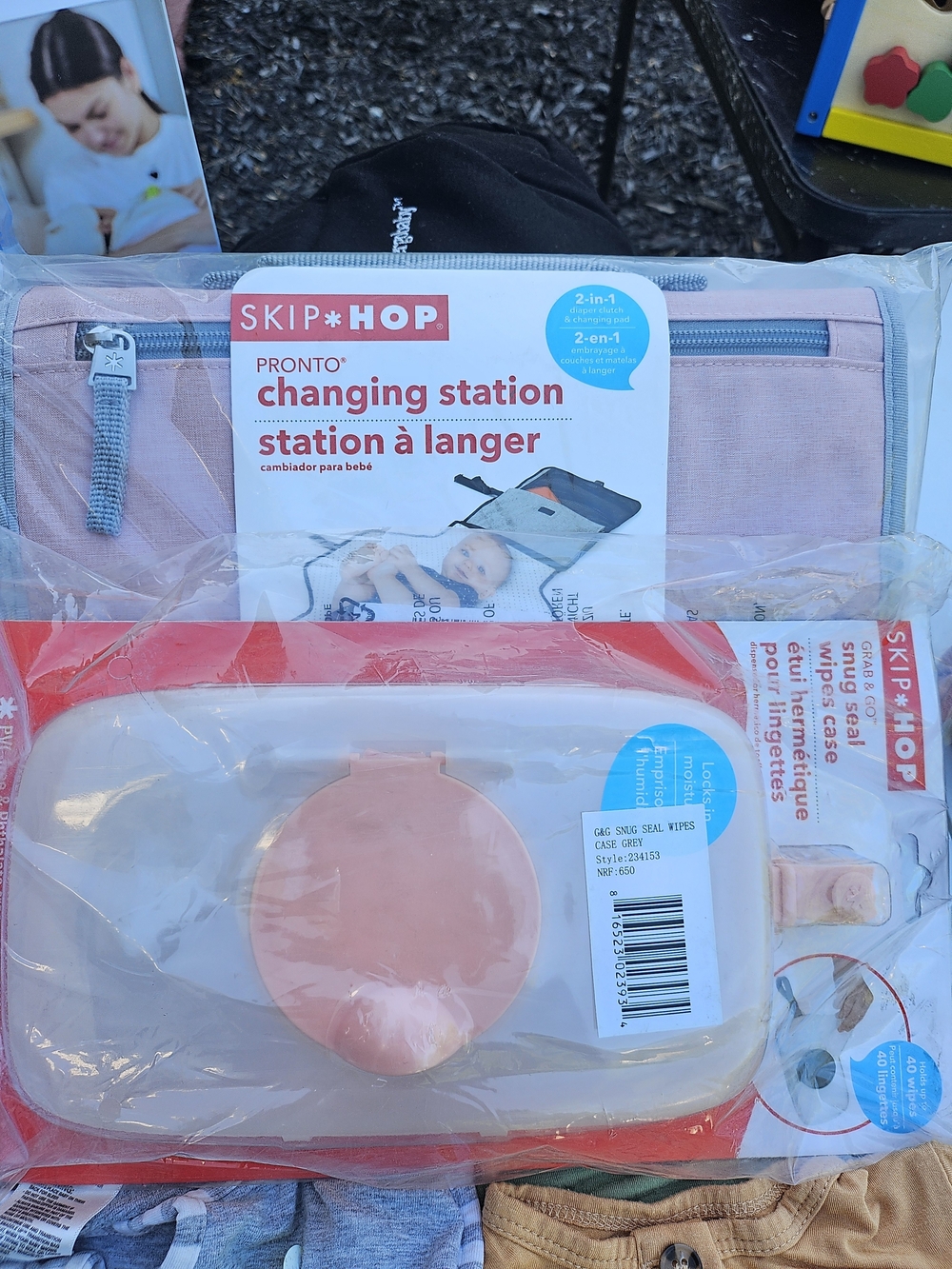 NWT Skip Hop Pronto Changing Station & Wipe Dispenser